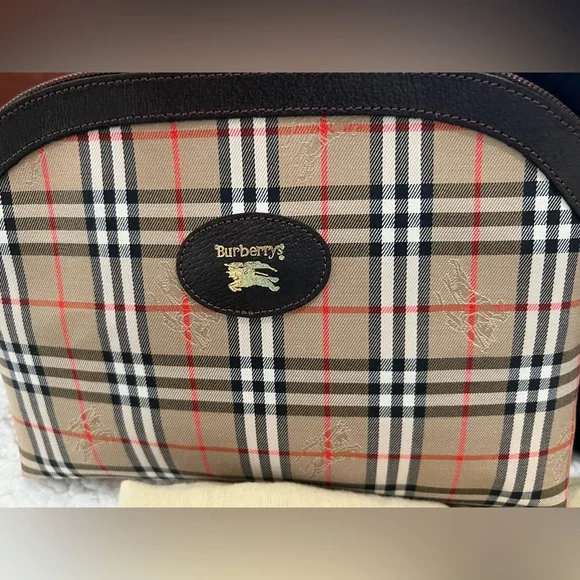 Burberry pouch like new - Picture 2 of 11